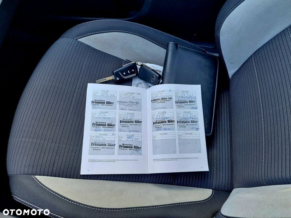 Toyota Avensis 2.0 D-4D Premium - 21