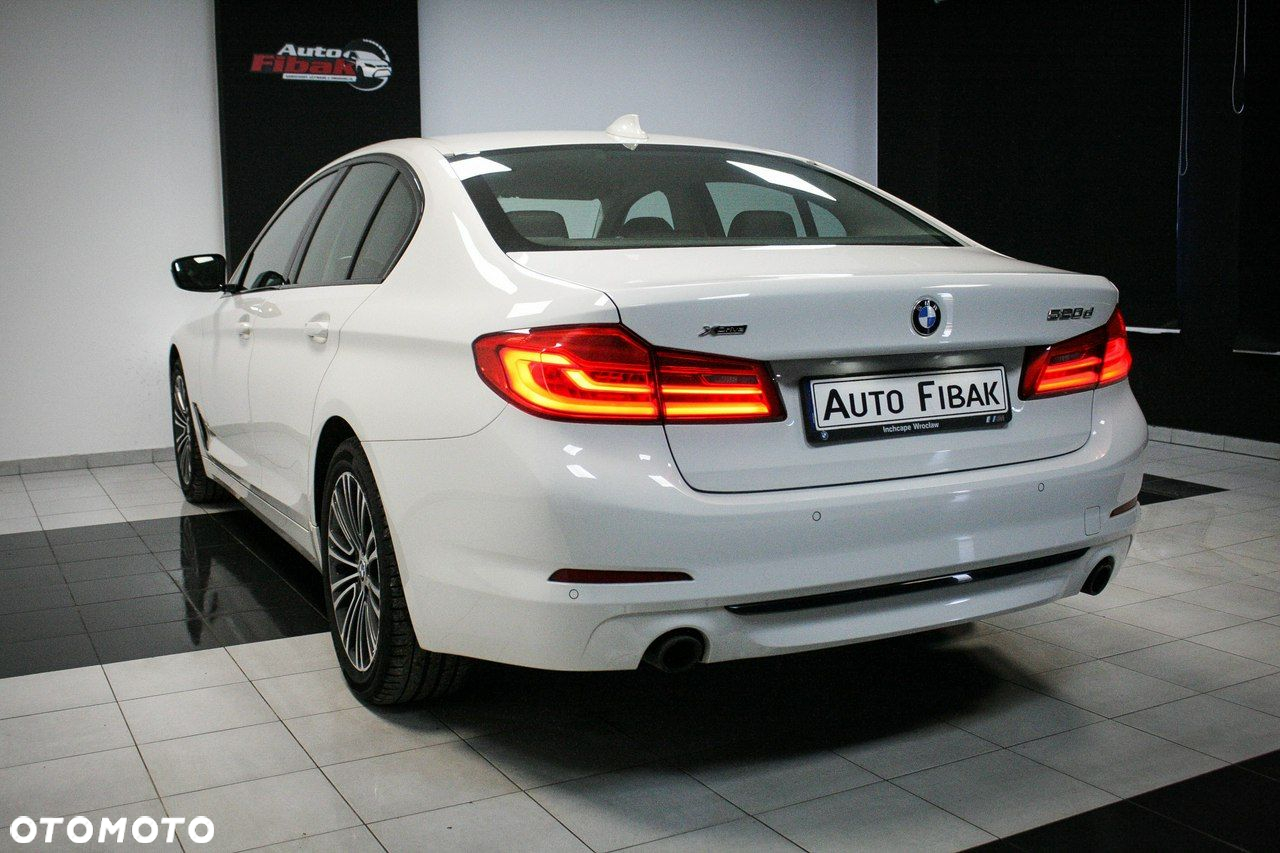 BMW Seria 5 520d xDrive Sport Line sport - 9