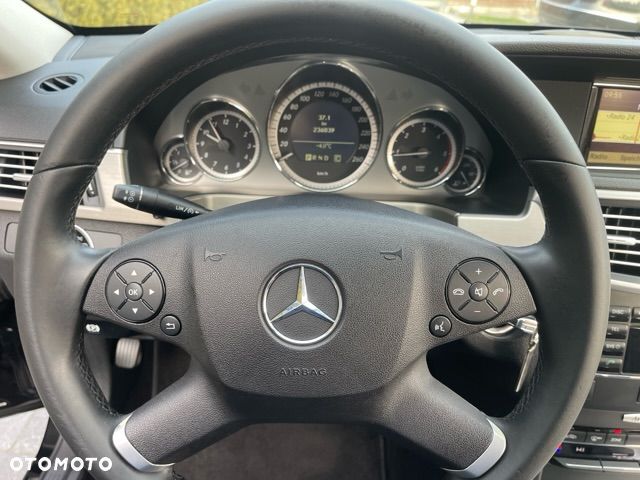 Mercedes-Benz Klasa E 250 CDI DPF BlueEFFICIENCY Automatik - 27