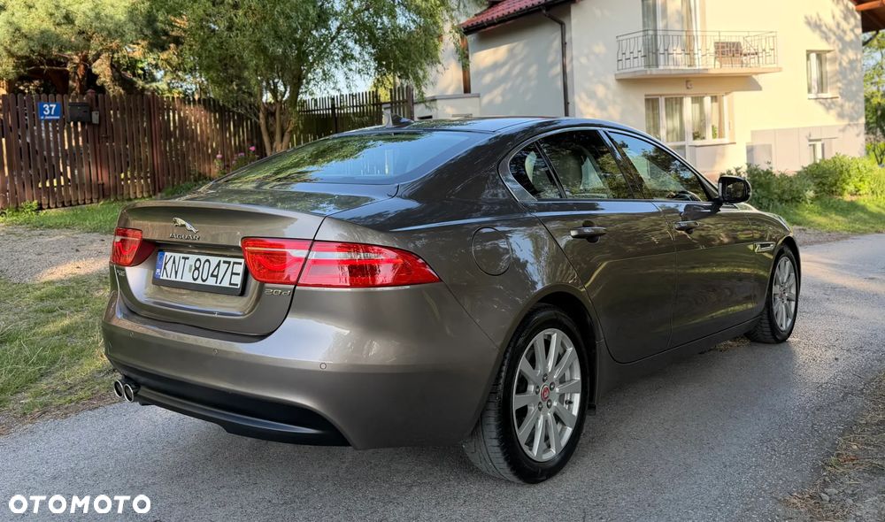 Jaguar XE D180 R-Dynamic S - 8