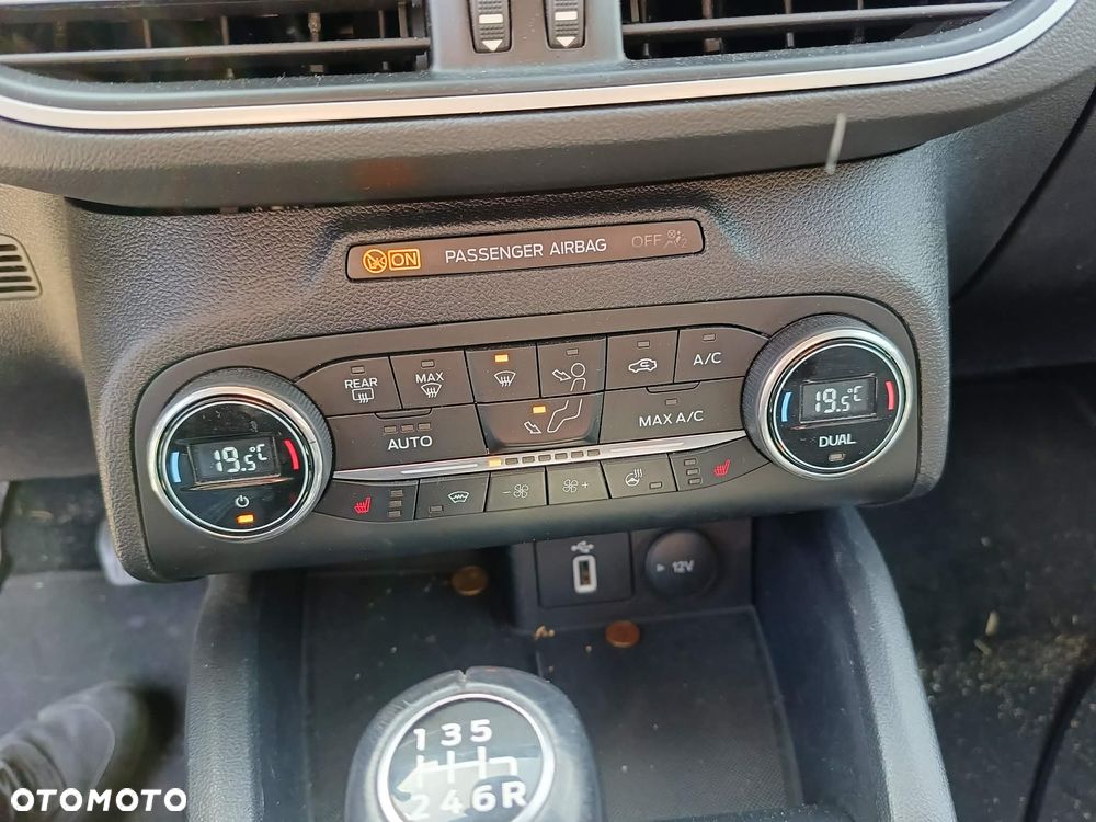 Ford Focus 1.0 EcoBoost Titanium - 33