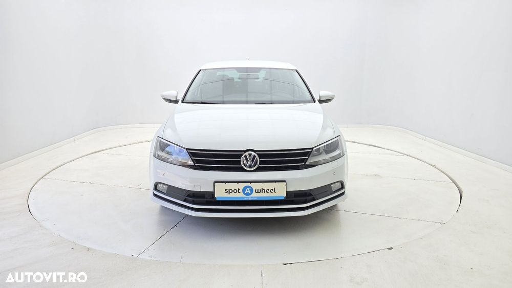 Volkswagen Jetta 2.0 TDI Highline - 3