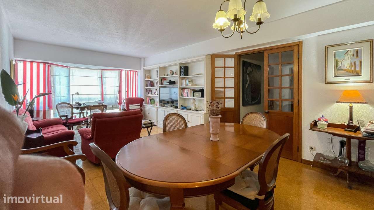 Apartamento T3 com 116 m² e lugar de garagem nas Laranjeiras, Lisboa - Grande imagem: 3/20
