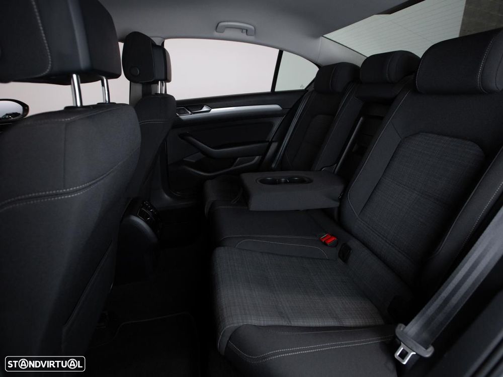 VW Passat 1.6 TDI Business DSG - 10