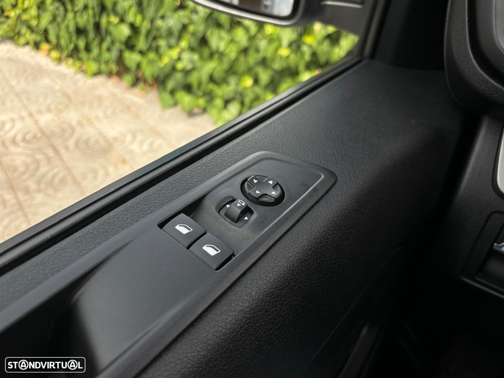 Peugeot e-Expert 75 kWh Semi-Vidrado Premium Long - 15