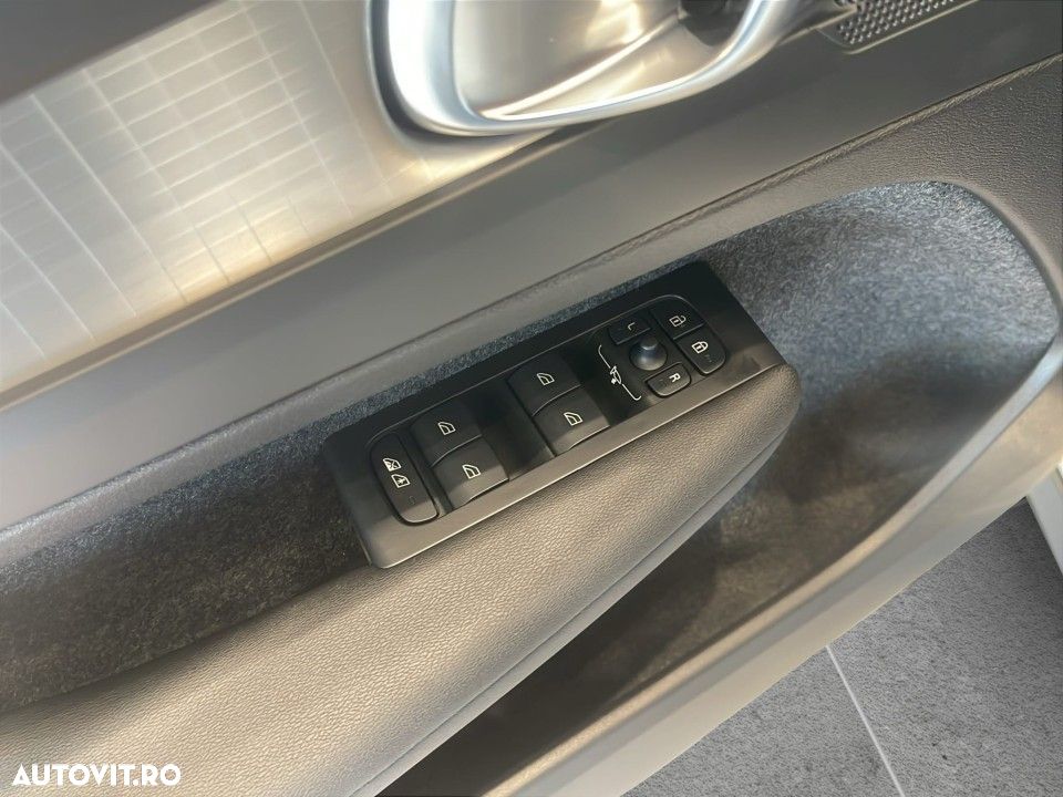 Volvo XC 40 B3 AT FWD MHEV Core - 14