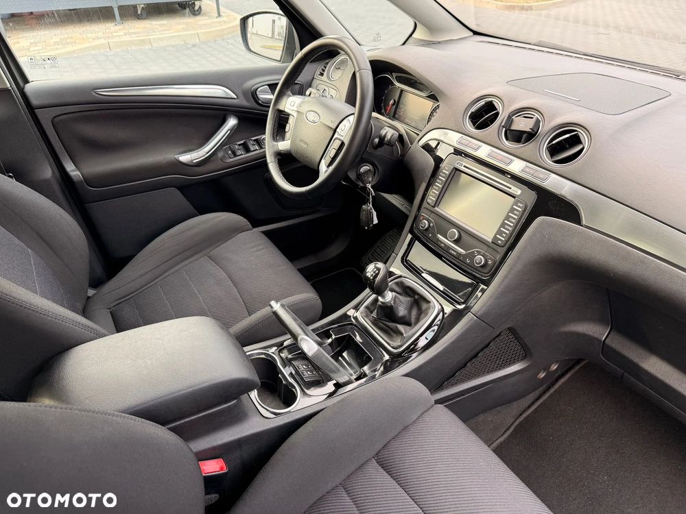 Ford S-Max - 12