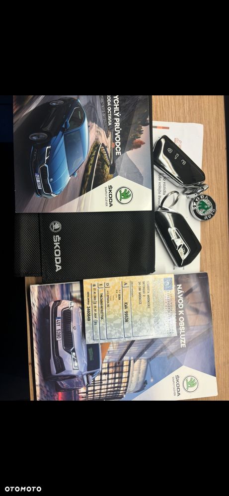 Skoda Octavia 1.4 TSI DSG RS - 17