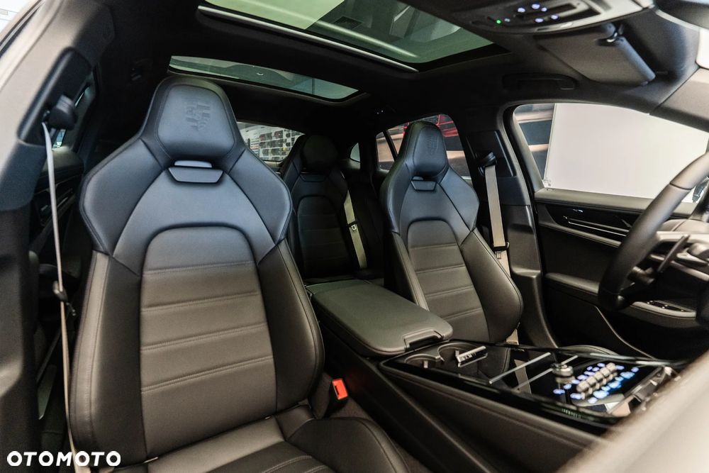Porsche Panamera 4 E-Hybrid PHEV - 15