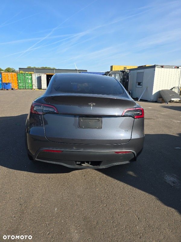 Tesla Model Y Long Range Dual Motor AWD - 6