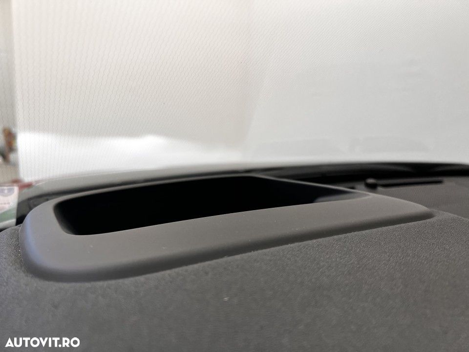 Land Rover Discovery Sport - 27