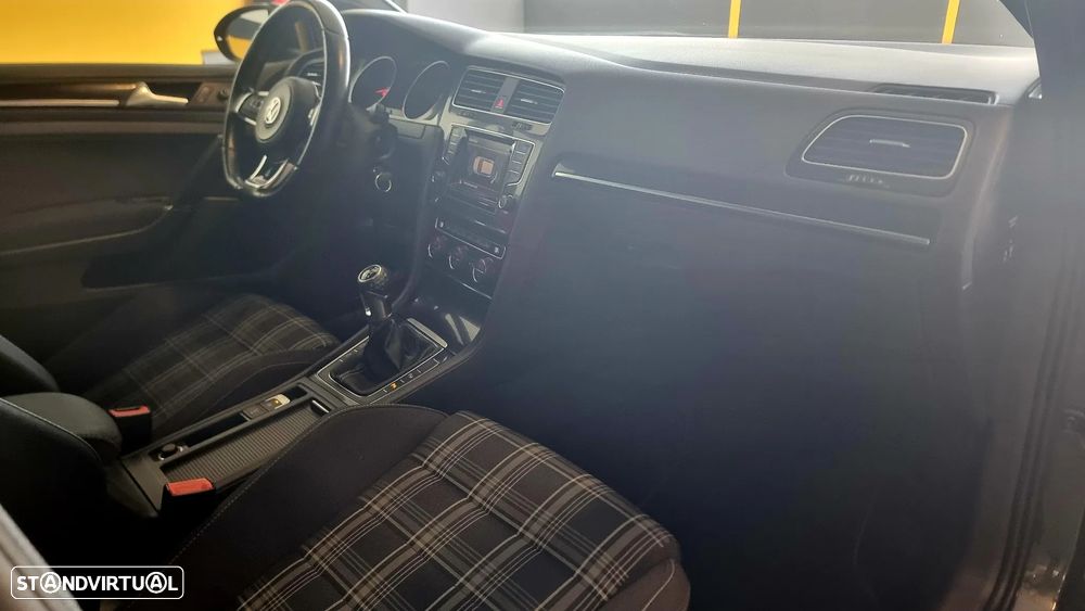 VW Golf GTD BlueMotion - 10