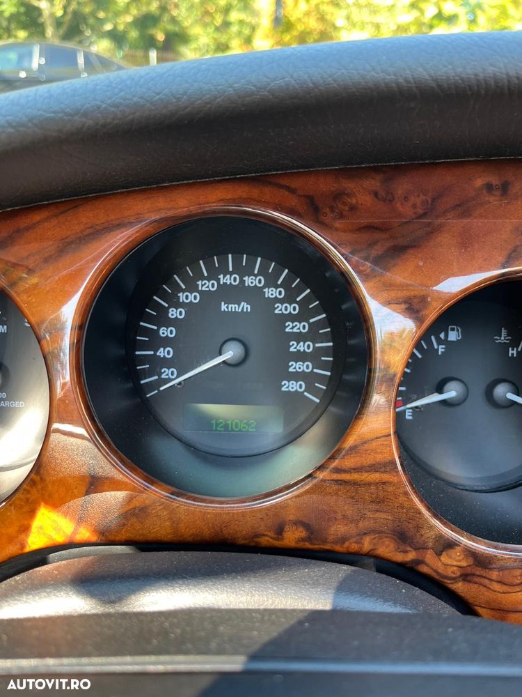 Jaguar XKR - 13