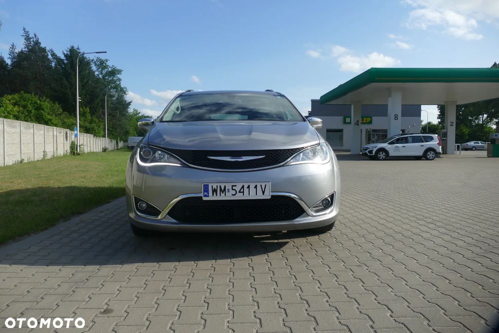 Chrysler Pacifica - 4