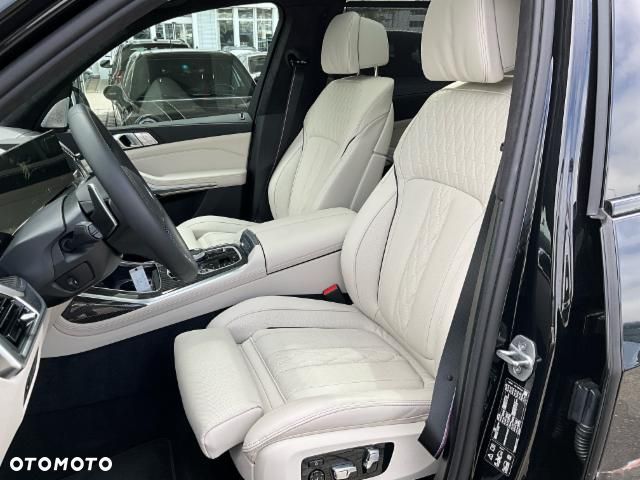 BMW X7 M60i xDrive - 9