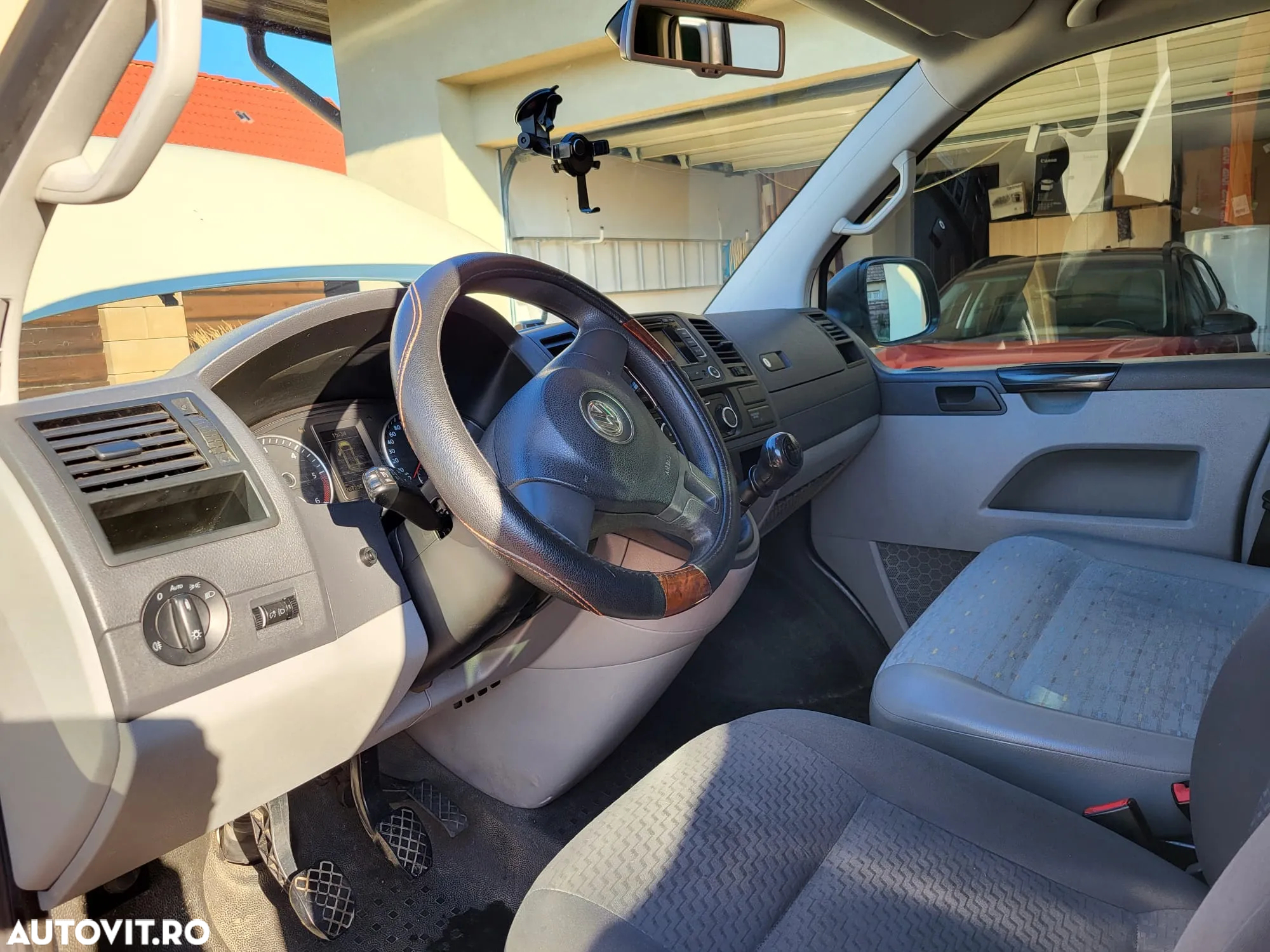 Volkswagen Caravelle - 6