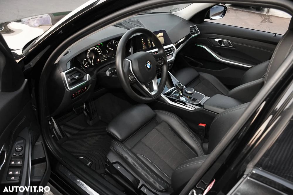 BMW Seria 3 320d Aut. Sport Line - 28