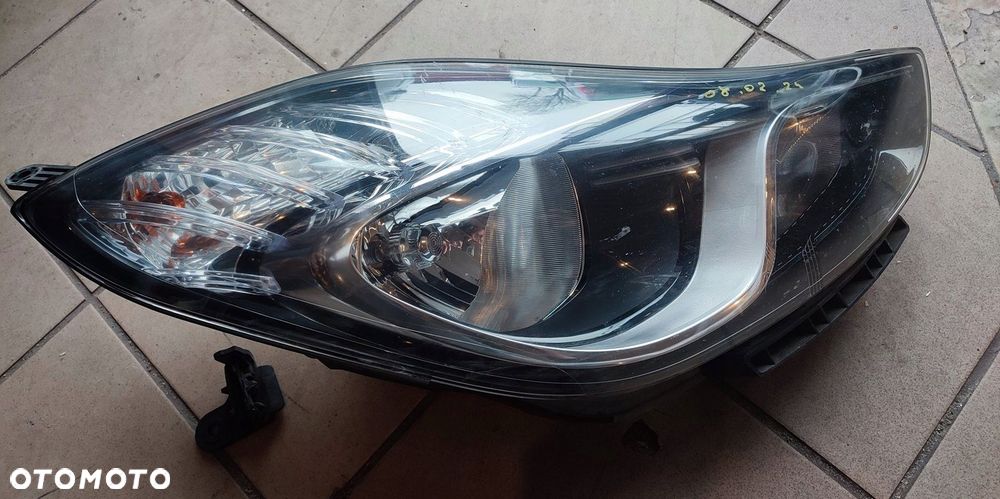 Lampa przód przednia prawa 92102-1KXXX Hyundai IX20 IX-20 - 1