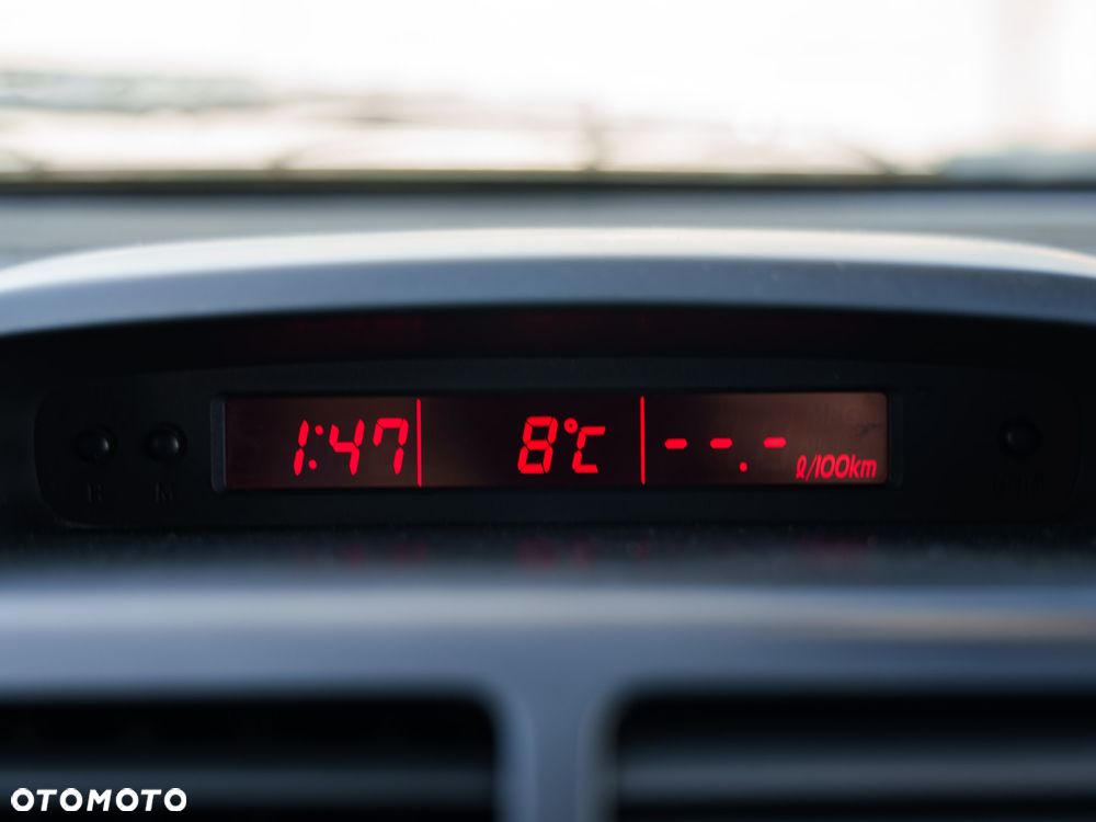 Suzuki Grand Vitara 2.0 Comfort + Family - 31