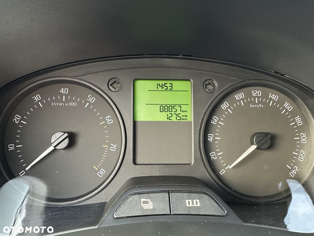 Skoda Fabia 1.2 HTP STYLE Edition - 6