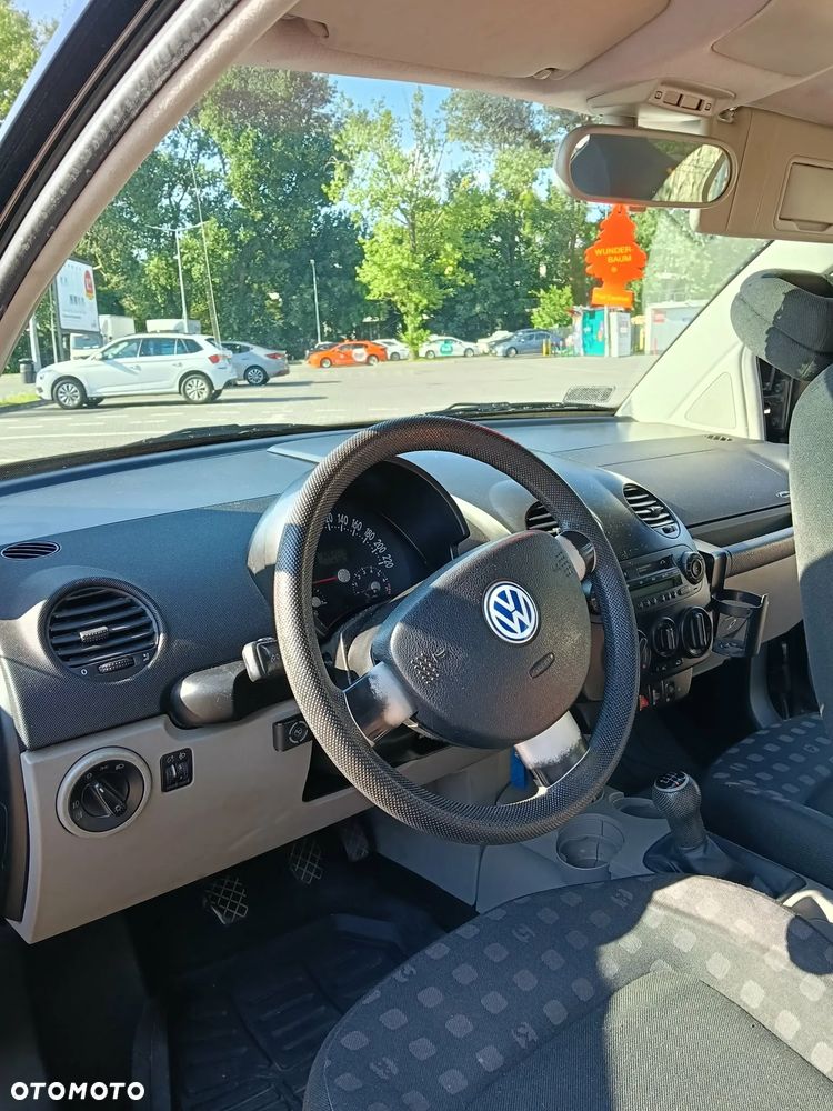 Volkswagen New Beetle - 5