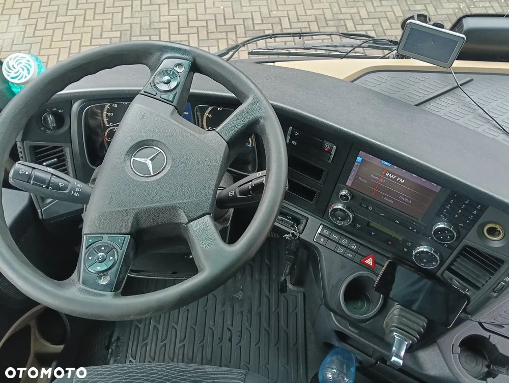 Mercedes-Benz ACTROS - 10