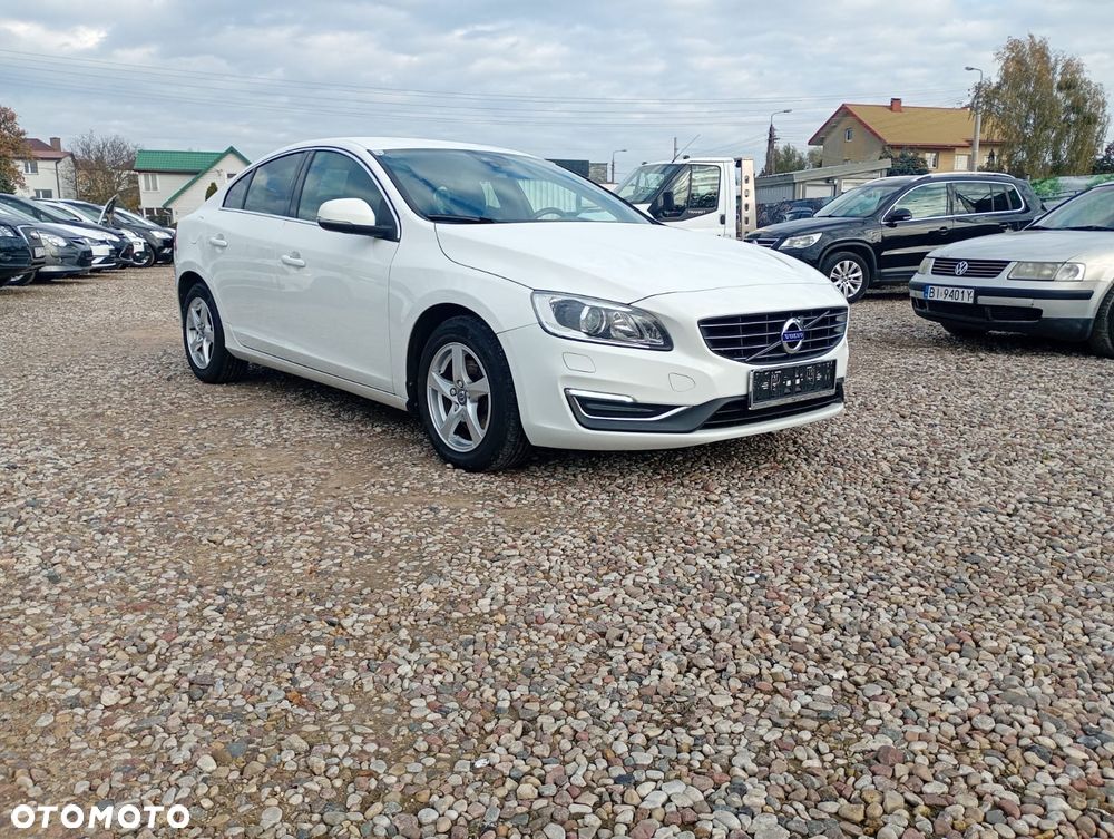 Volvo S60 D3 Drive-E Dynamic Edition (Momentum) - 1