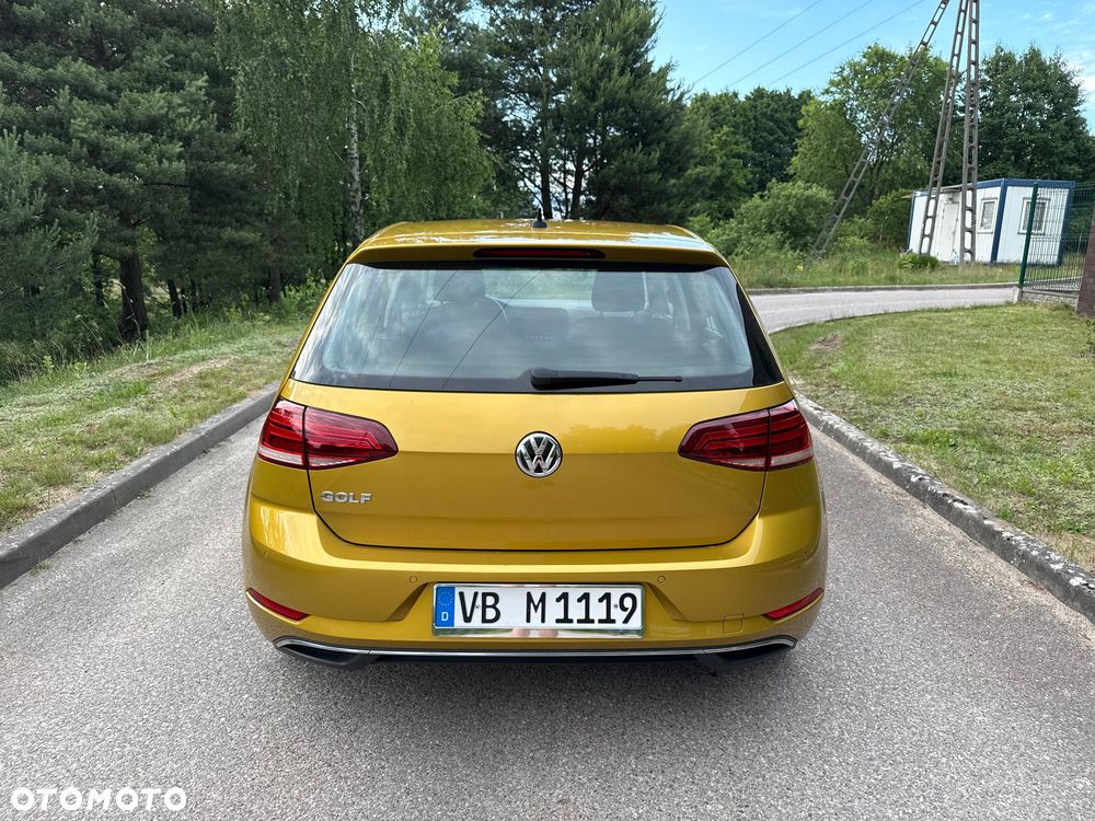 Volkswagen Golf - 6