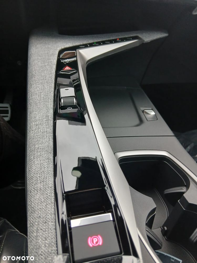 Peugeot 3008 1.2 PureTech mHEV GT E-DCS6 - 17