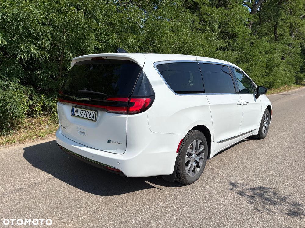 Chrysler Pacifica - 11