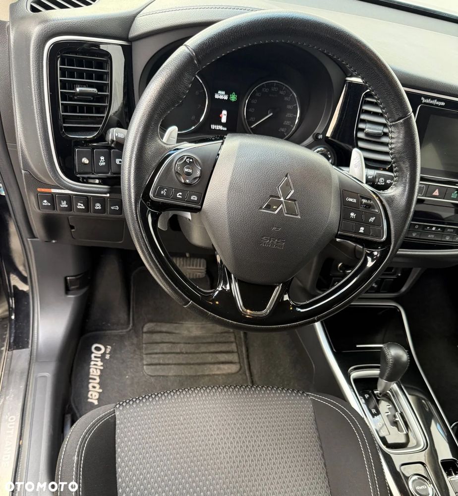 Mitsubishi Outlander 2.0 Instyle + 4WD CVT - 11