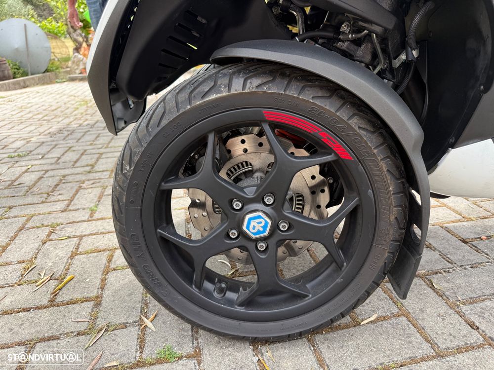 Piaggio MP3 - 6