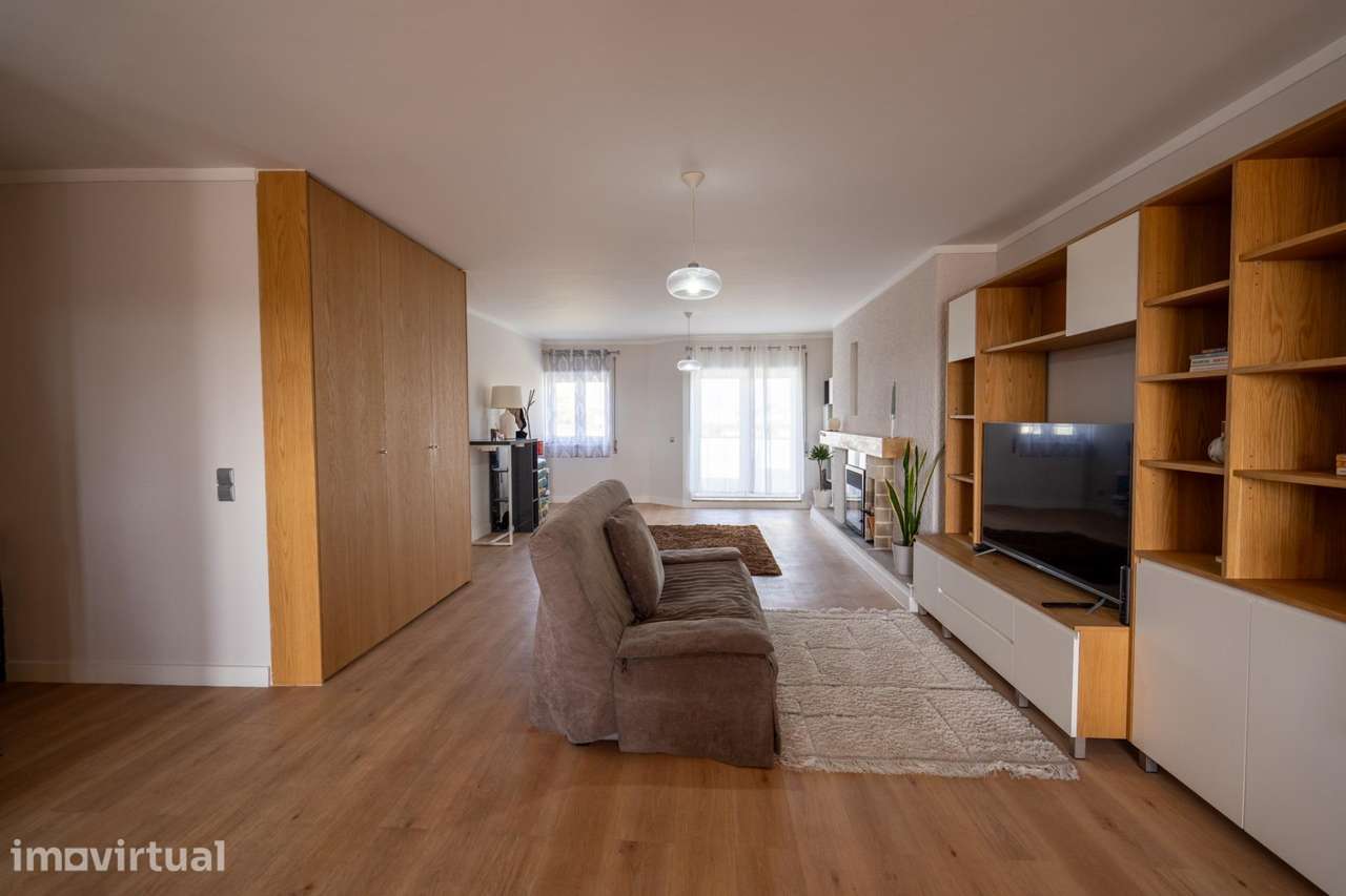 "T2 Duplex com 155 m2, Terraço Privativo e Vistas Desafogadas |... - Grande imagem: 2/50