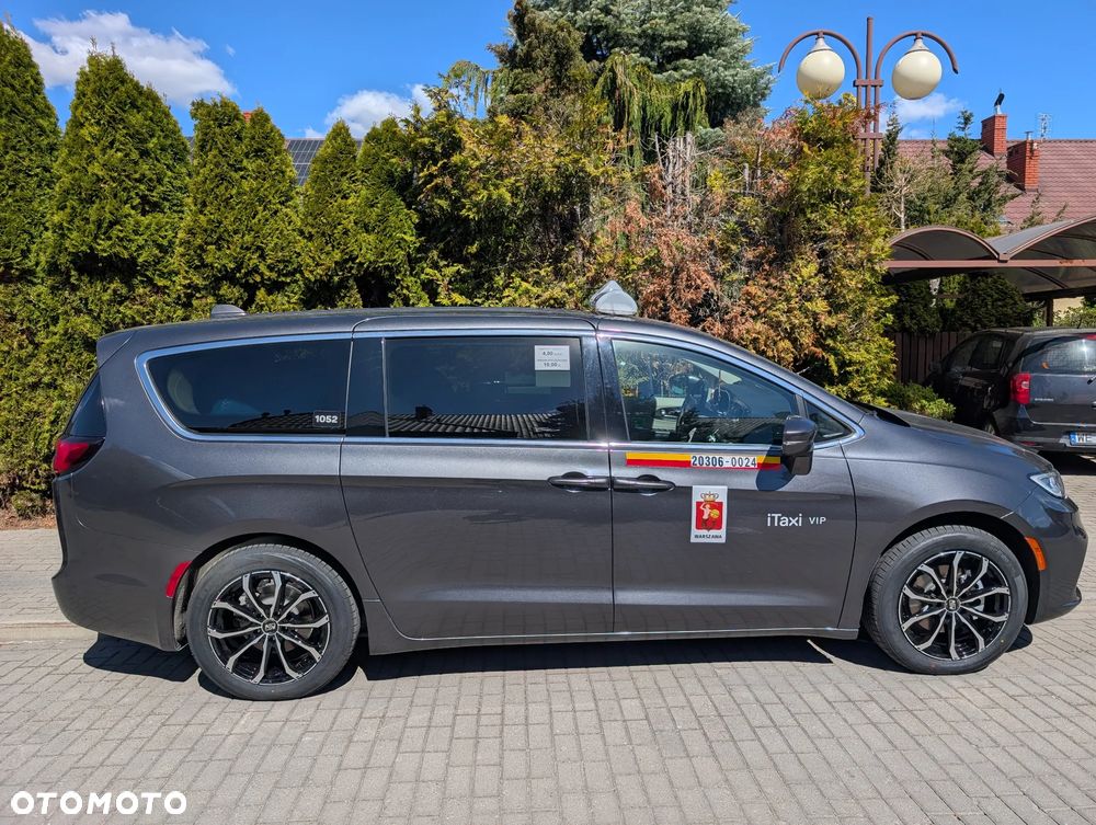 Chrysler Pacifica - 20