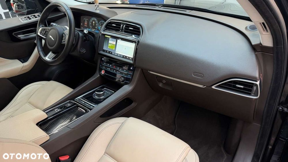 Jaguar F-Pace - 40