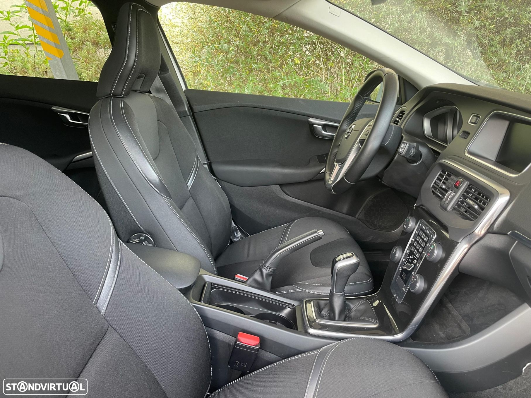 Volvo V40 2.0 D2 Momentum Eco - 16