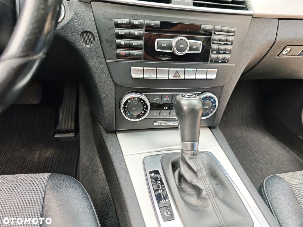 Mercedes-Benz Klasa C 250 CDI DPF (BlueEFFICIENCY) 7G-TRONIC Avantgarde - 31