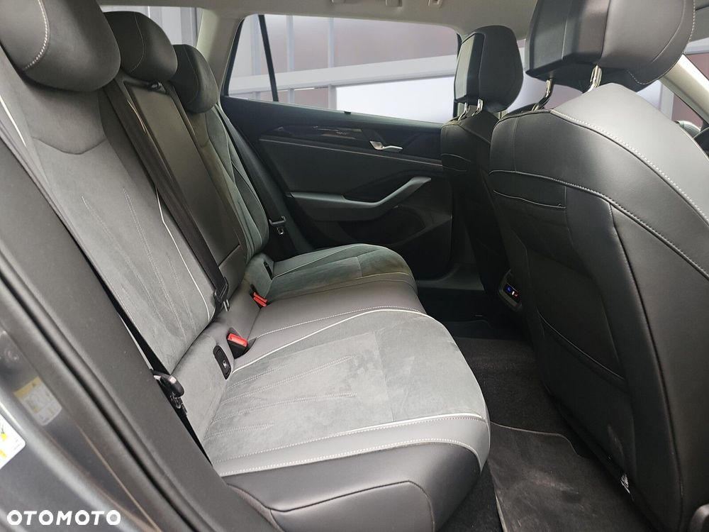 Volkswagen Passat - 11