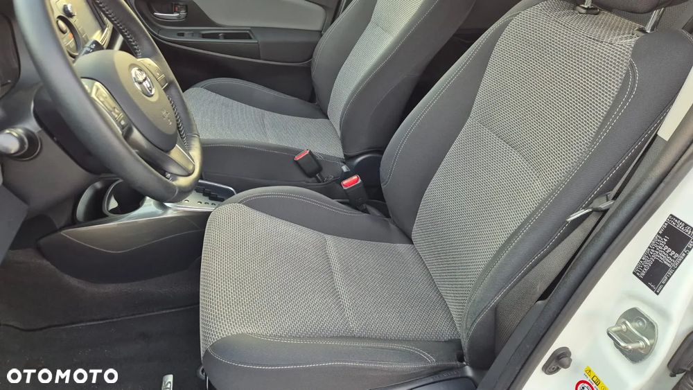 Toyota Yaris Hybrid 100 Premium - 9