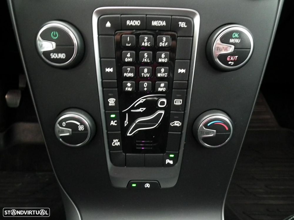Volvo V40 2.0 D3 Momentum - 19