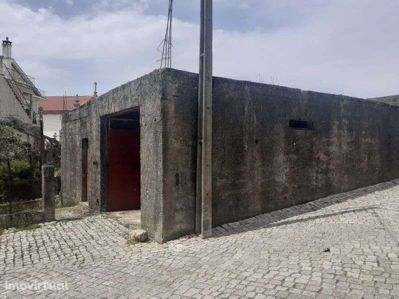 Garagem p/ reabilitação - Urbano - Grande imagem: 2/7