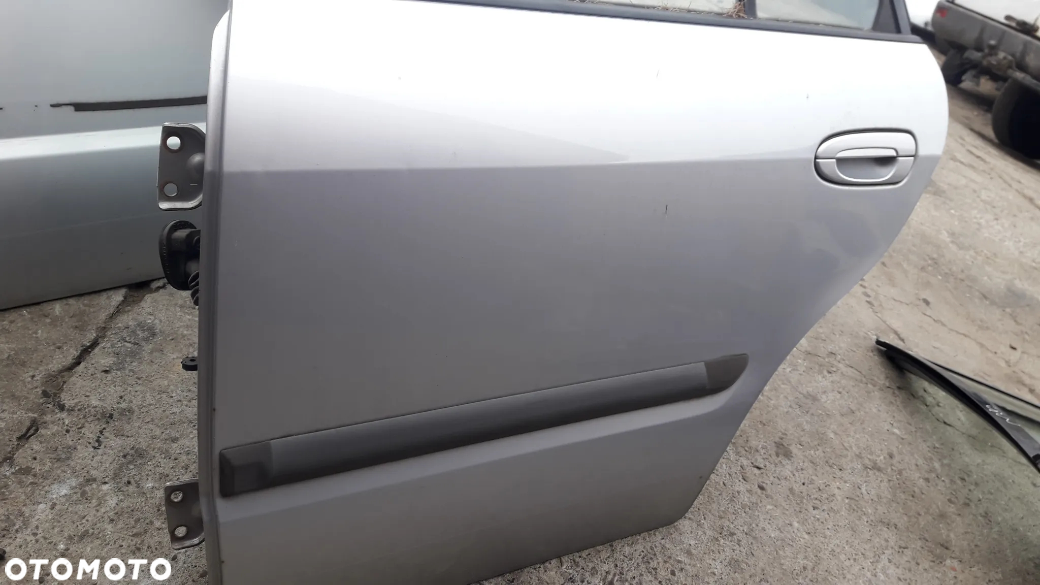 Mazda 626 GW Kombi  Drzwi tylne prawe lewe szyba w kolor  18G - 5