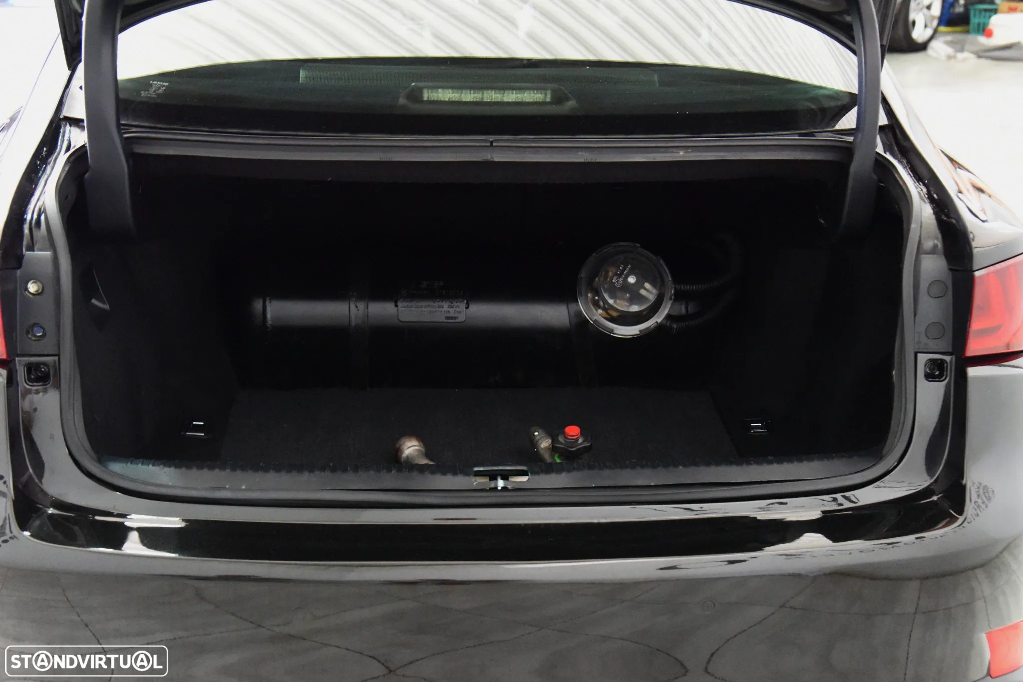 Lexus IS 300H Pack Executive - 28