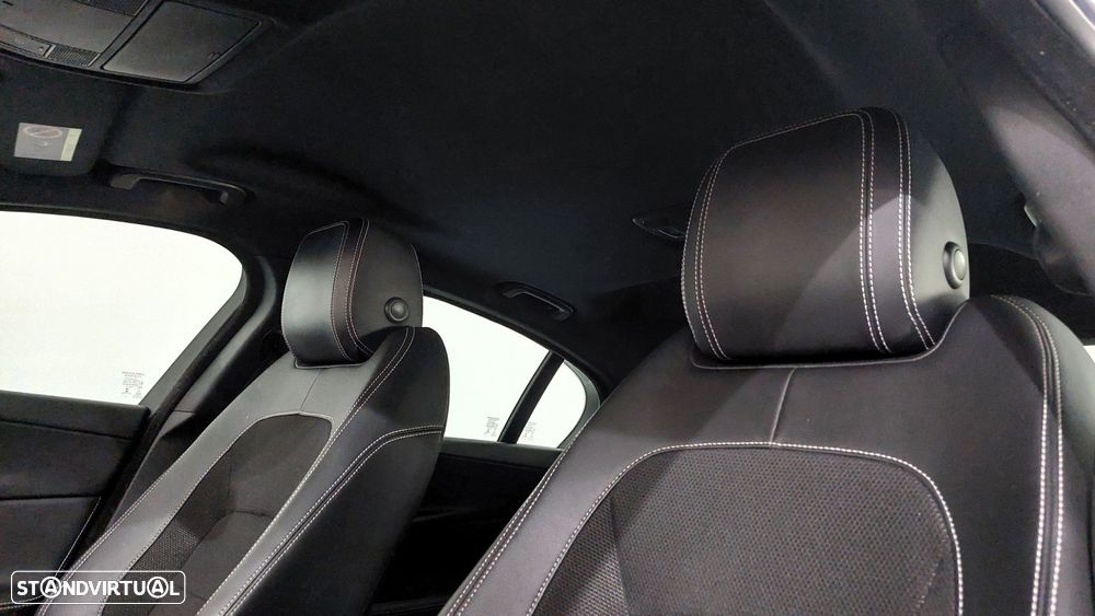 Jaguar XE 2.0 D R-Sport AWD Aut. - 17