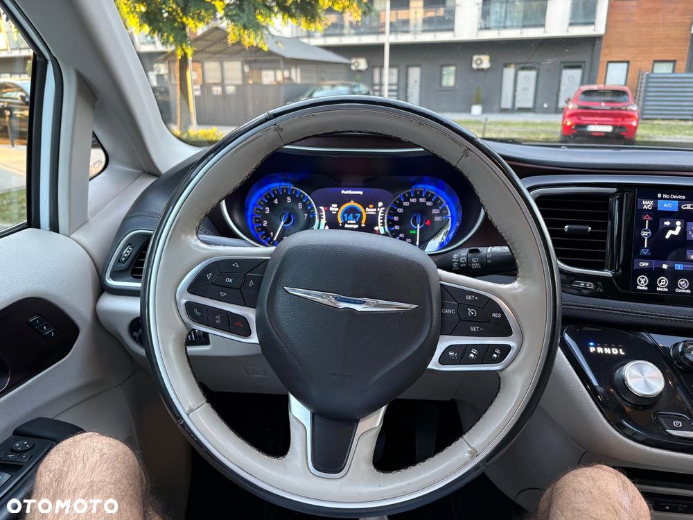 Chrysler Pacifica - 20