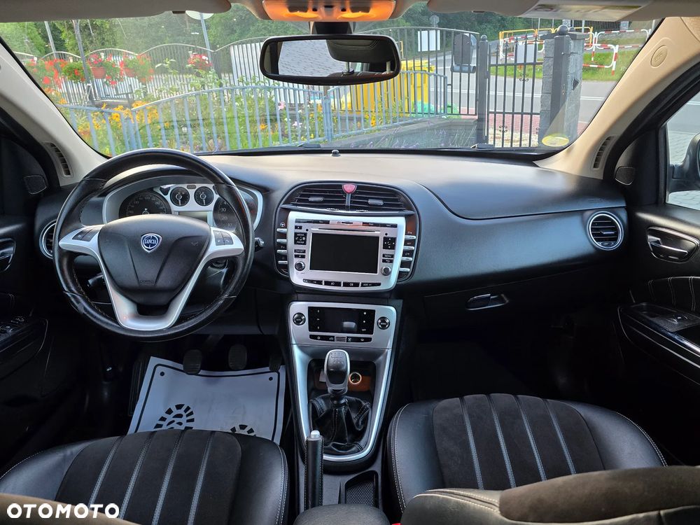 Lancia Delta 1.4 T-Jet 16v Oro - 25