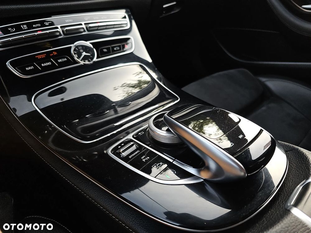 Mercedes-Benz Klasa E 220 d 9G-TRONIC - 17