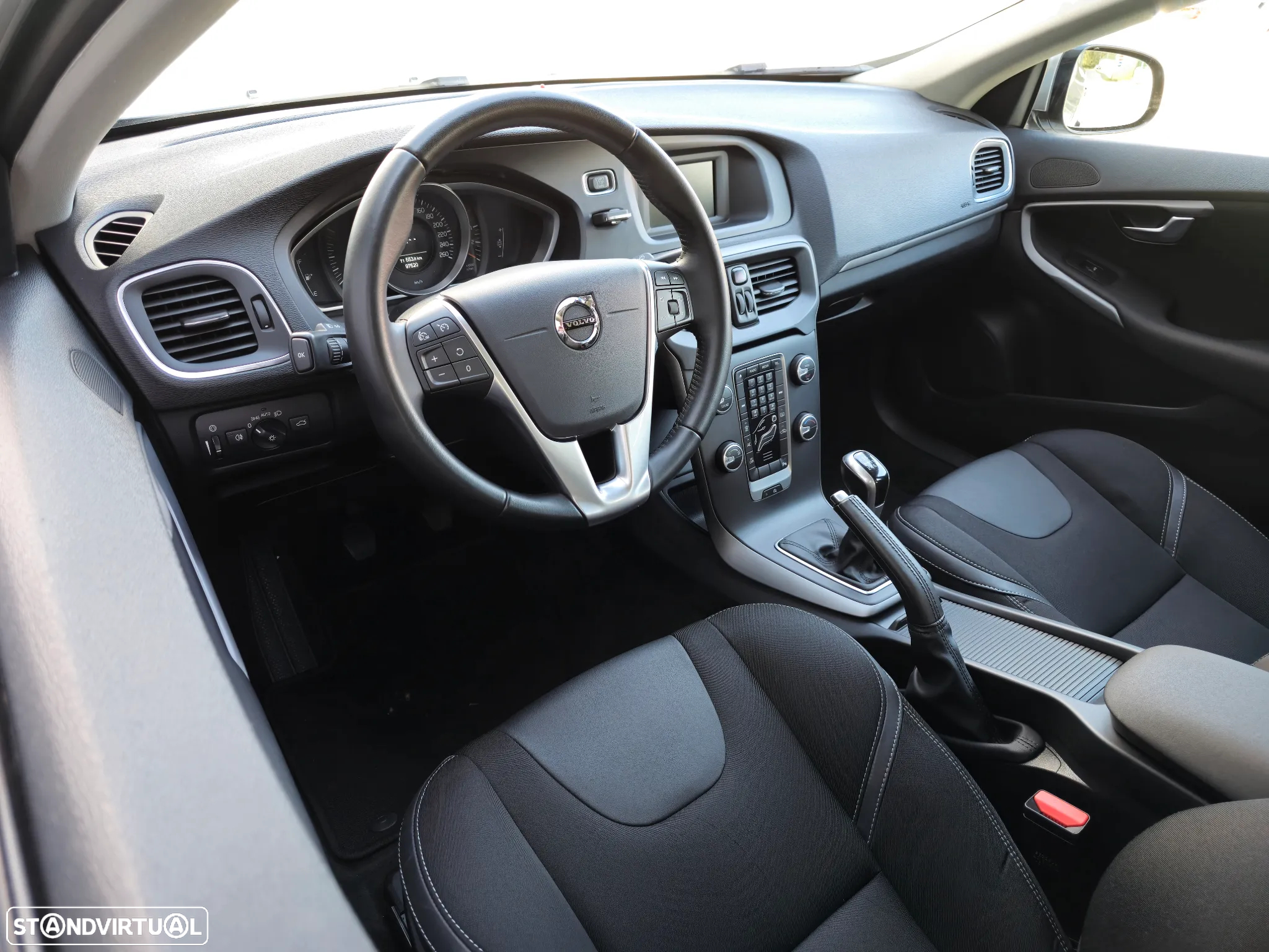 Volvo V40 2.0 D3 Momentum - 14