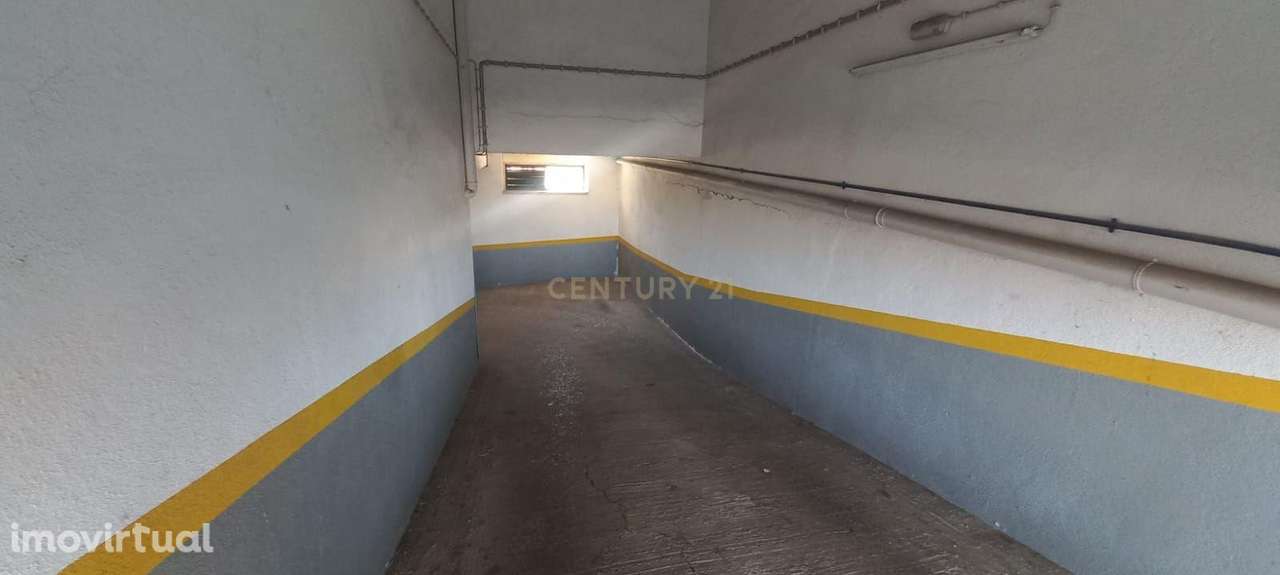 Parqueamento Espaçoso em Sintra - 27m² - Grande imagem: 3/19