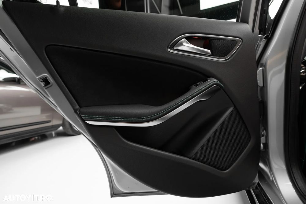 Mercedes-Benz A 45 AMG 4Matic AMG Speedshift 7G-DCT PETRONAS 2015 World Champion Edition - 25